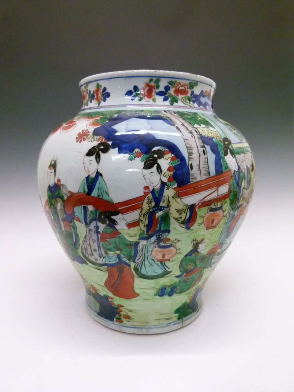 Large 17th Century Chinese Wucai porcelain baluster jar, Shunzhi or Transitional Period, decorated - Image 8 of 12