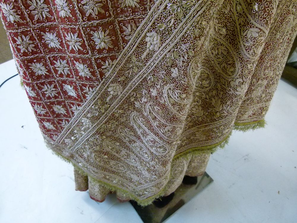 Indian Zardozi embroidered wedding skirt and dupatta, each with gilt wire lattice and flowerhead - Image 5 of 10