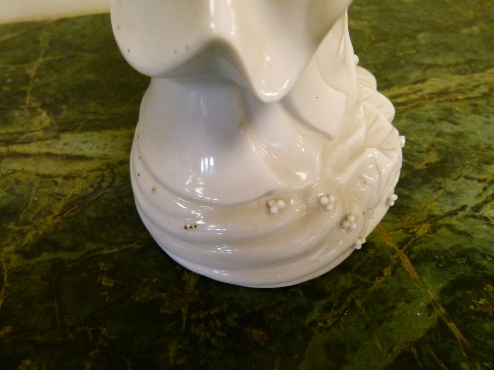 Chinese porcelain blanc-de-Chine figure of Guanyin or Kwan Yin, of Dehua type modelled with right - Image 8 of 9