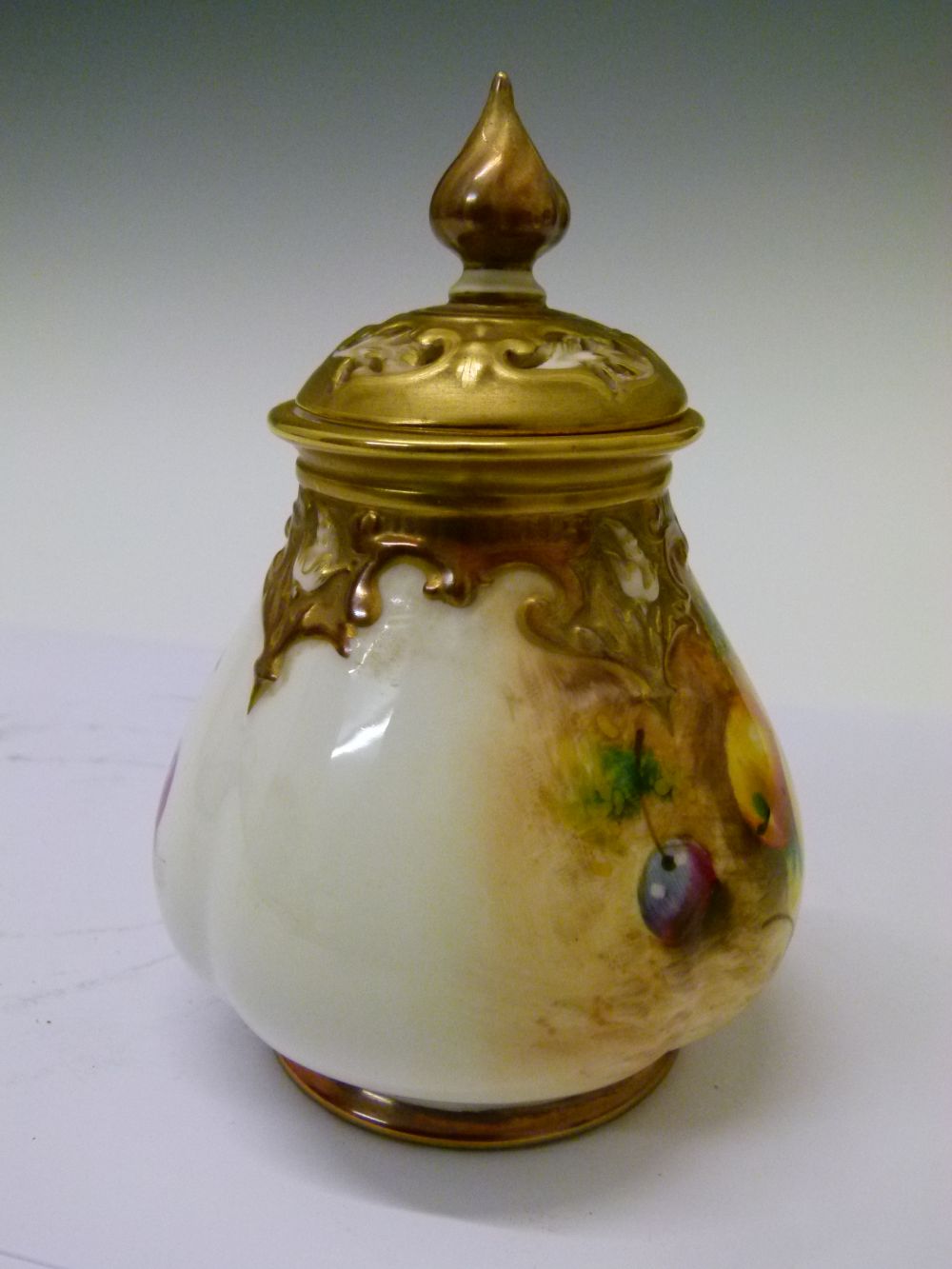 Mid 20th Century Royal Worcester porcelain pot pourri jar and cover, of lobed bulbous form decorated - Image 5 of 10