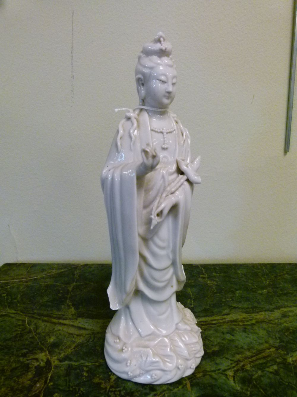 Chinese porcelain blanc-de-Chine figure of Guanyin or Kwan Yin, of Dehua type modelled with right - Image 2 of 9