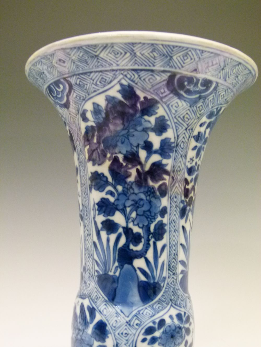 Chinese blue and white porcelain 'Gu' beaker vase, probably Kangxi (1662-1722), decorated with two - Image 6 of 9