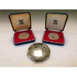 Coins - Two Queen Elizabeth II Silver Jubilee 1977 silver crowns, each in capsule and box of
