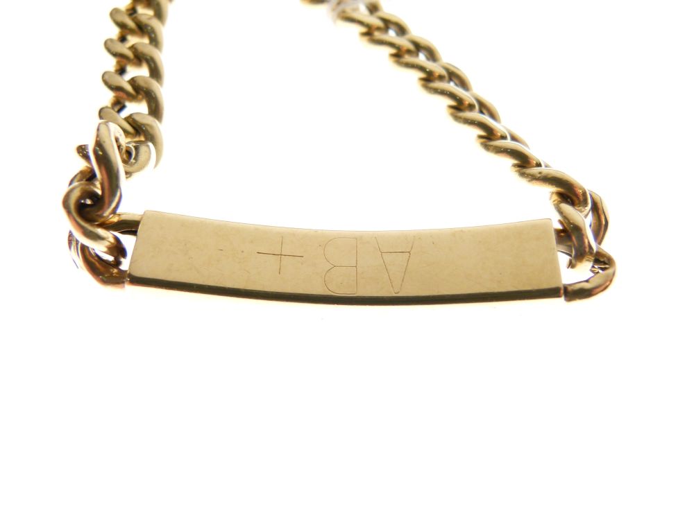 Yellow metal identity bracelet of filed curb link design stamped 750, 20g approx - Image 4 of 5