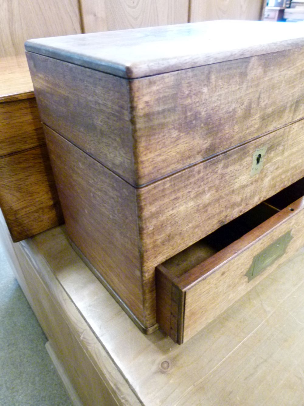 19th Century mahogany apothecary-style box with flush fitted handles to hinged cover and base - Bild 2 aus 4