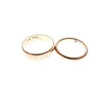 Two 9ct gold wedding band rings, one with textured exterior, size O, the other plain, size M, 6.1g