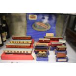 Quantity of vintage Hornby Dublo 00 gauge railway train sets, rolling stock and carriages to