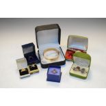 Assorted gold, yellow metal and other jewellery to include; 9ct gold signet ring, yellow metal and