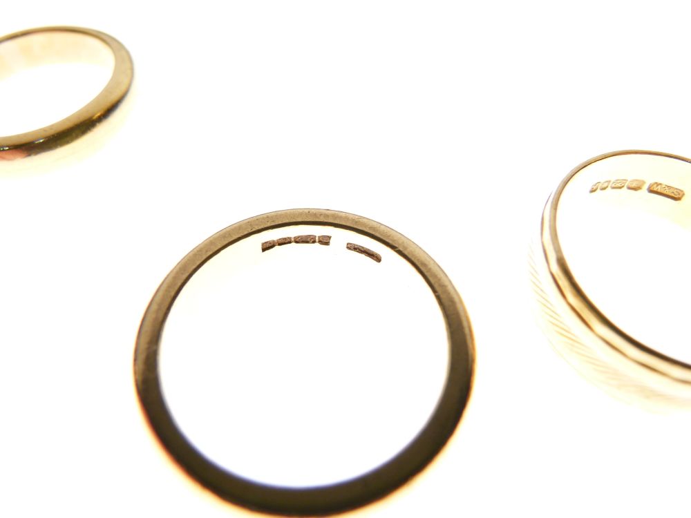 Three 22ct gold wedding bands, total 25g approx, together with a 9ct gold wedding band, 1.6g - Image 5 of 7