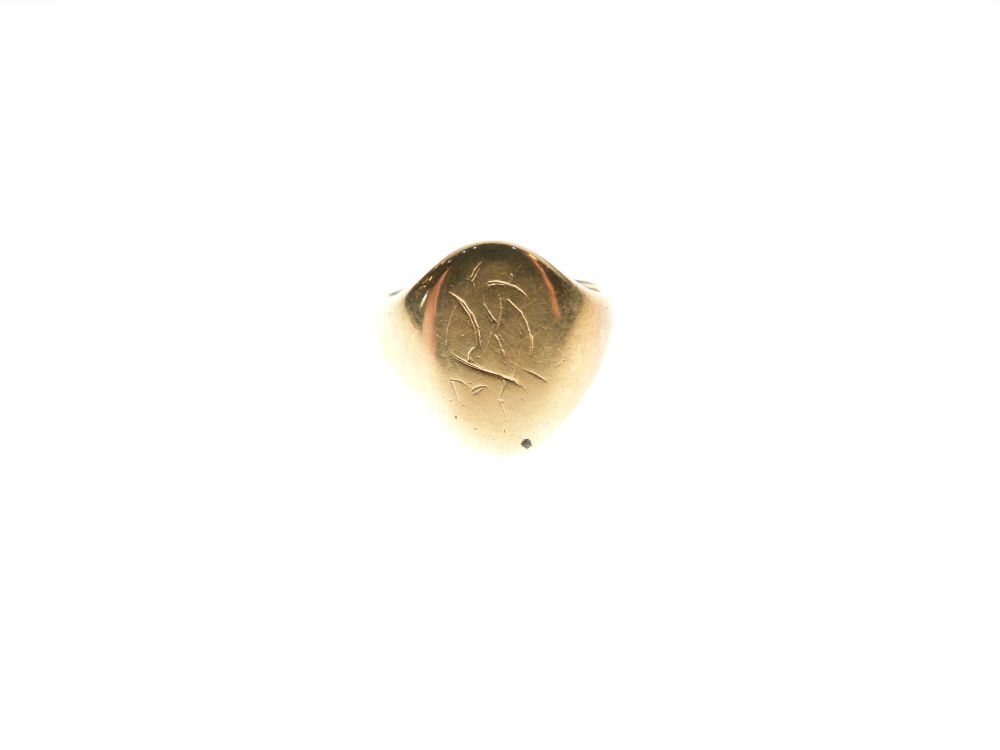 Gentleman's 18ct gold signet ring, size L½, 7.5g approx