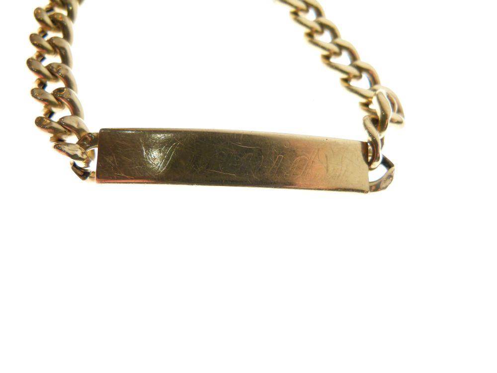 Yellow metal identity bracelet of filed curb link design stamped 750, 20g approx - Image 3 of 5