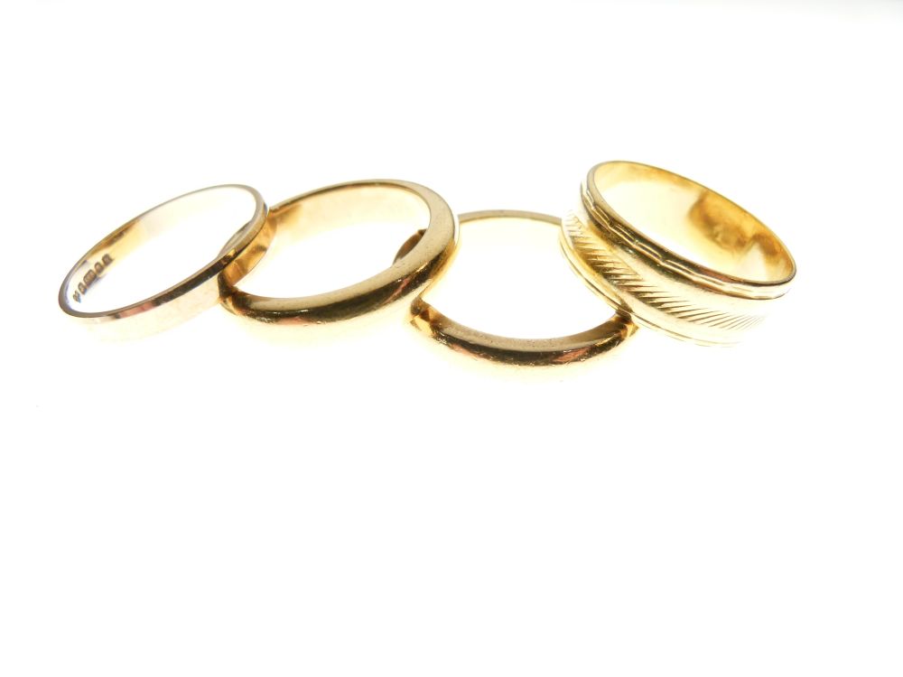 Three 22ct gold wedding bands, total 25g approx, together with a 9ct gold wedding band, 1.6g - Image 2 of 7