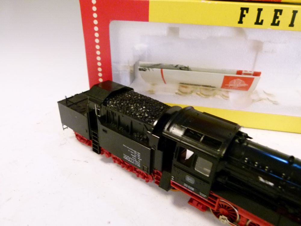 Two Fleischmann HO International locomotive and tender, together with small 4000 locomotive - Image 3 of 6