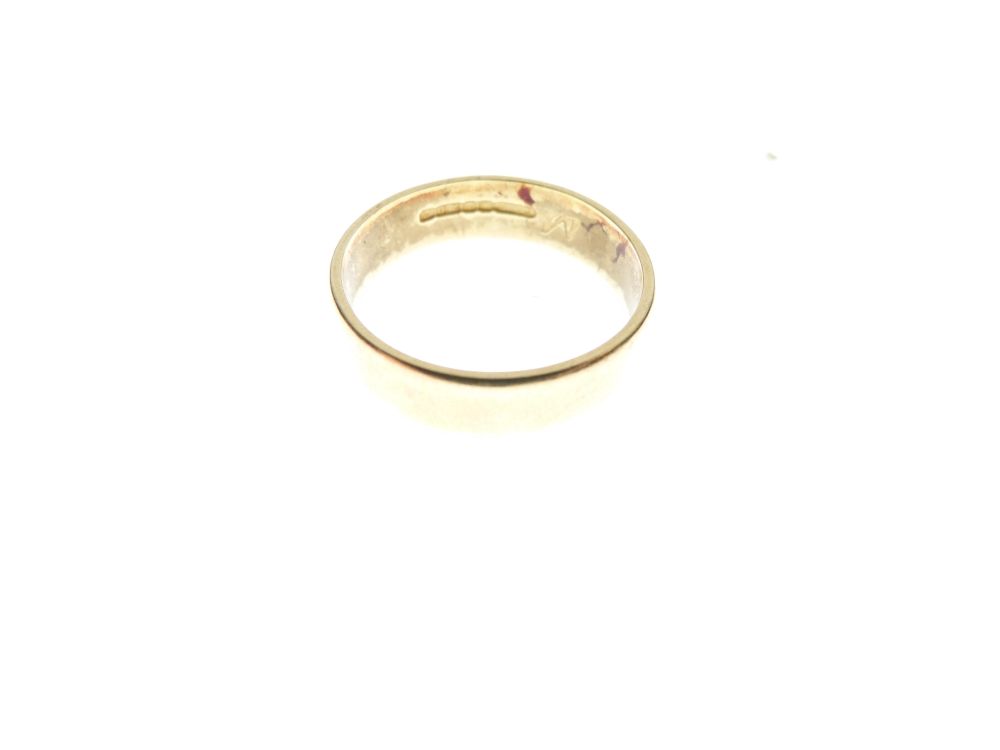 Gentleman's 18ct gold wedding, size Q, 5.2g approx