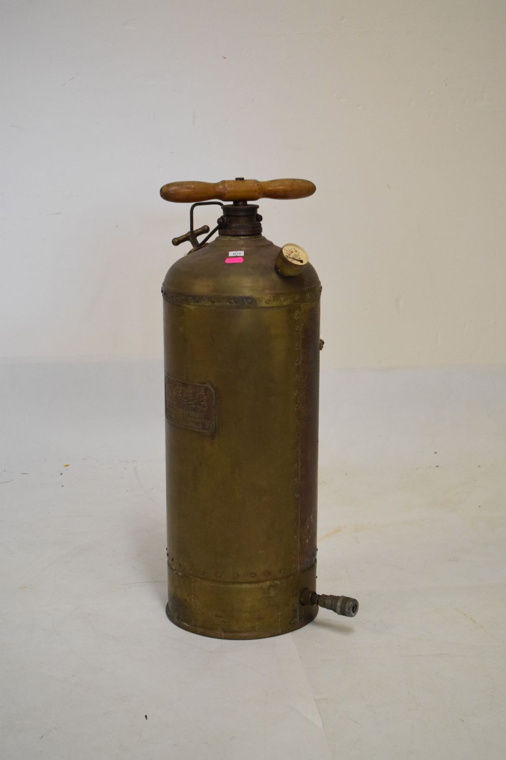 Vintage Four Oaks (Sutton Coldfield, Birmingham) spraying machine, with brass body and wooden