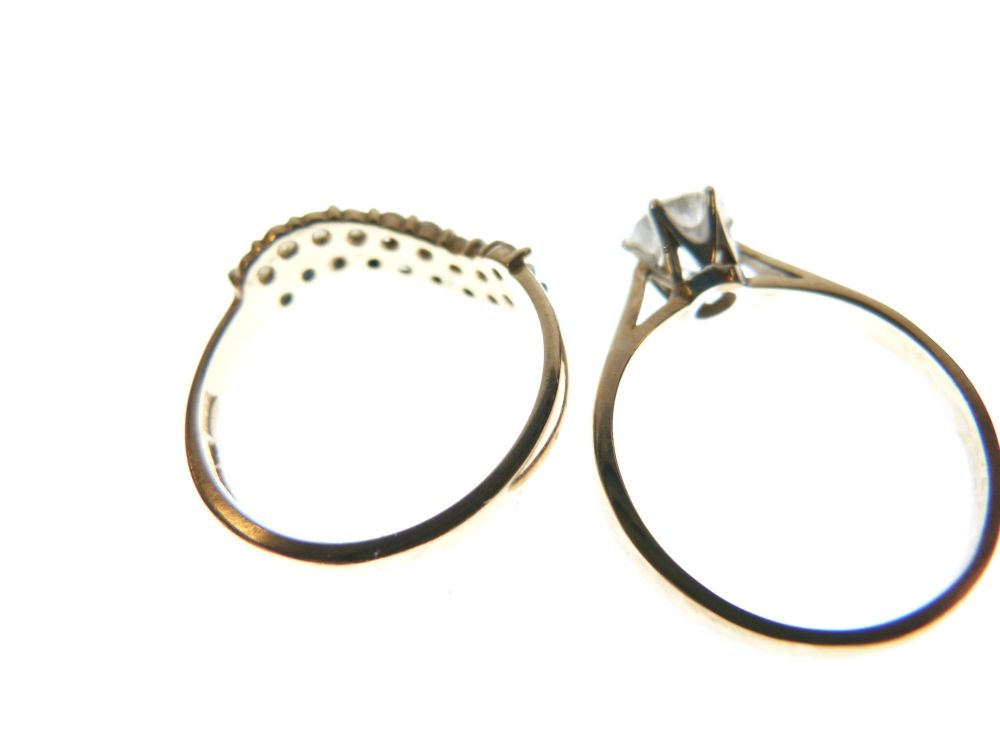 Two 9ct gold dress rings, size P, together with a pair of 9ct gold ear studs set small diamonds, 5. - Image 3 of 4