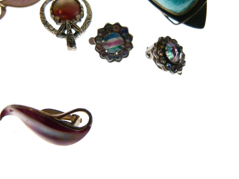 Assorted silver, white metal and unmarked jewellery to include; pendants, ear studs, brooches, - Image 5 of 5