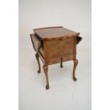 Early 20th Century figured walnut lady's oval drop-leaf sewing table having hinged cover and