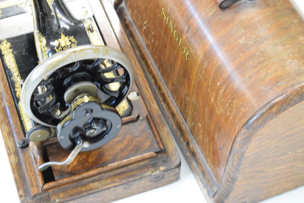 Cased Singer sewing machine - Image 3 of 3