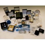 Costume jewellery - Selection of boxed and loose examples to include; cufflinks, brooches, rings,