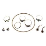 Assorted 9ct gold, yellow metal and unmarked jewellery to include; snap bangle, four assorted 9ct