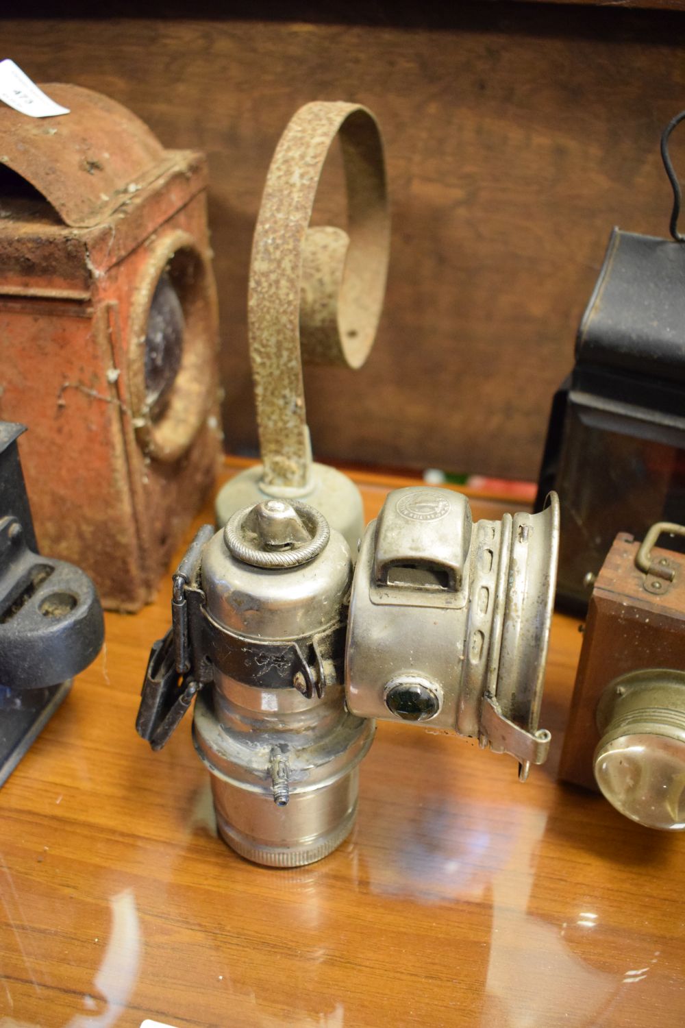 Collection of vintage lamps and lanterns to include railway-type hand lantern, Miller carbide-type - Image 3 of 4