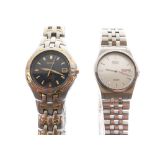 Seiko - Two gentlemen's stainless steel wristwatches, one with silvered dial and French day/date,