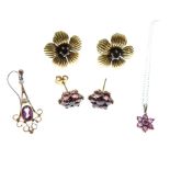 Assorted 9ct gold, yellow metal and unmarked jewellery to include; two pairs of ear studs, pendant