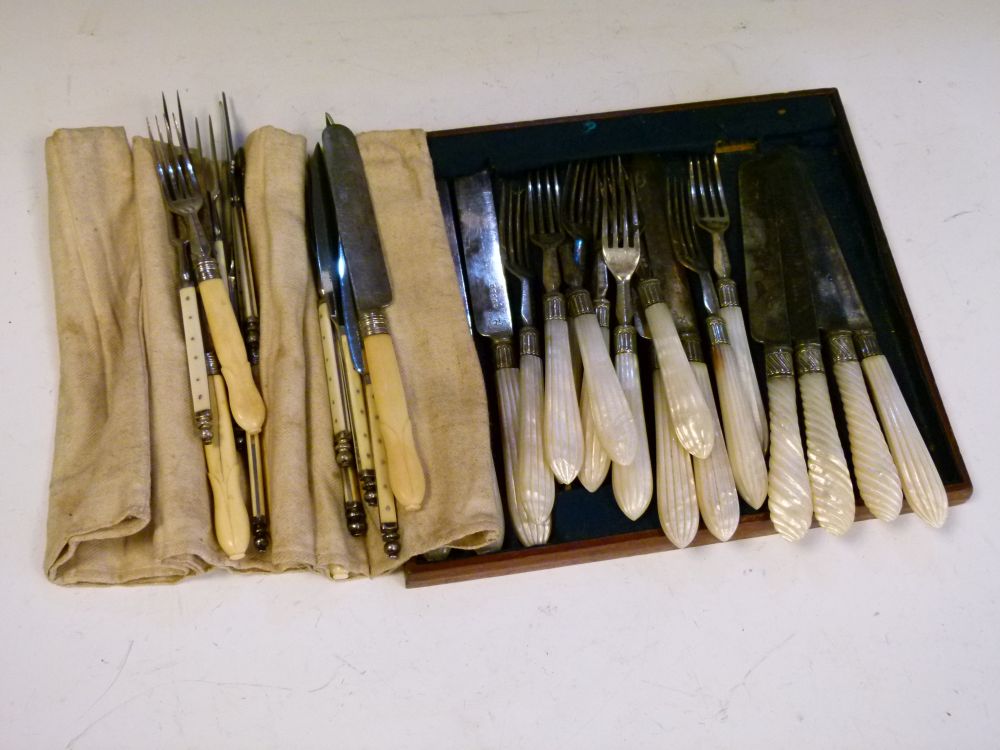 Selection of Victorian mother-of-pearl handled flatware, together with a set of early 20th Century