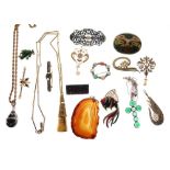 Costume jewellery - Selection to include; bar brooches, agate pendant, simulated pearl and other