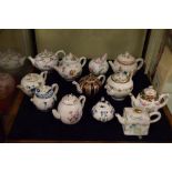 Quantity of Victorian 'Albert Museum' porcelain teapot collection teapots, all having various