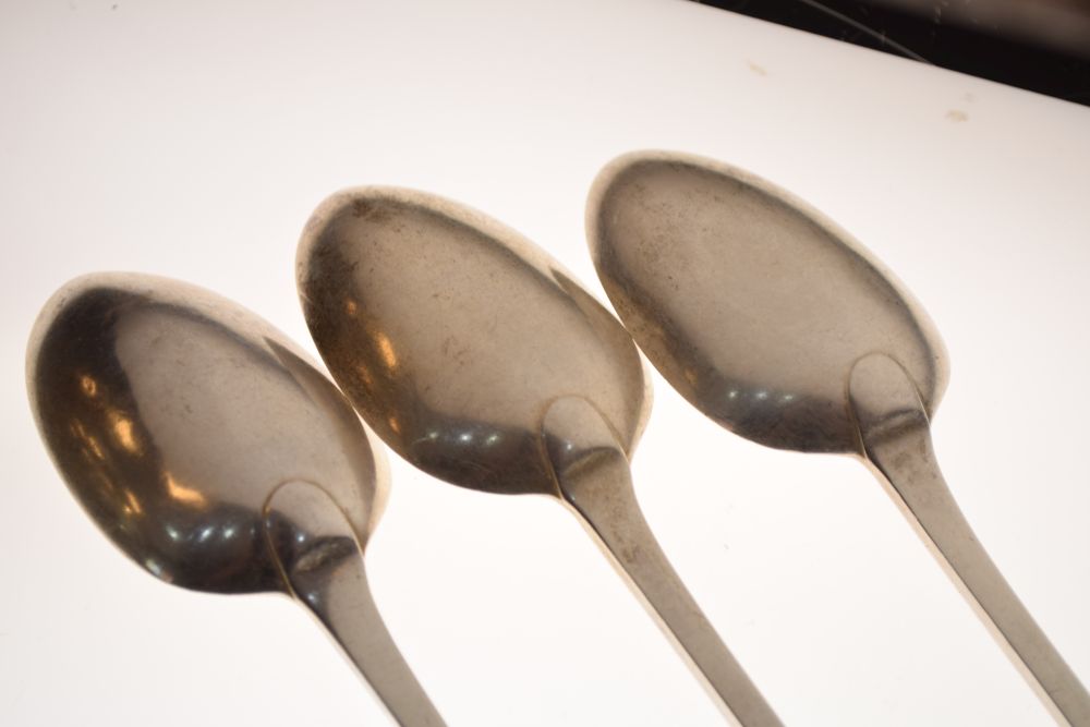 Three Victorian silver Old English Thread pattern tablespoons, London 1860. 6.2toz approx - Image 4 of 9