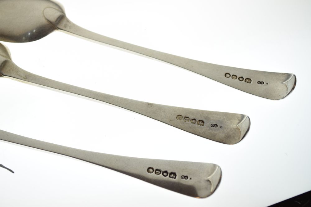 Three Victorian silver Old English Thread pattern tablespoons, London 1860. 6.2toz approx - Image 5 of 9