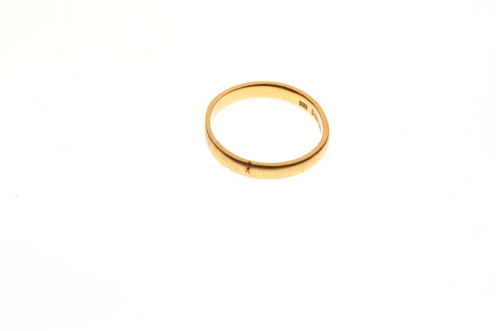 22ct gold wedding band, 6.3g, size V - Image 2 of 4