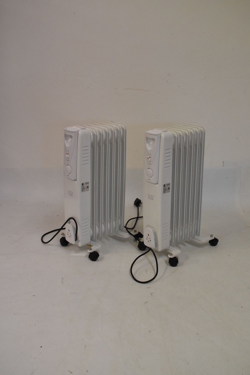 Pair of 'Easy Home' 1500 watt oil filled radiators - Image 2 of 3