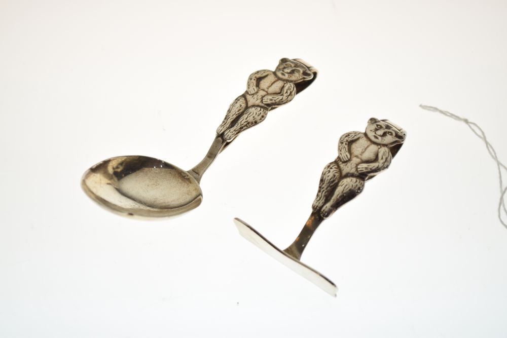 George V silver child's spoon and pusher, the handle decorated with a teddy bear, Birmingham 1926, - Image 2 of 7