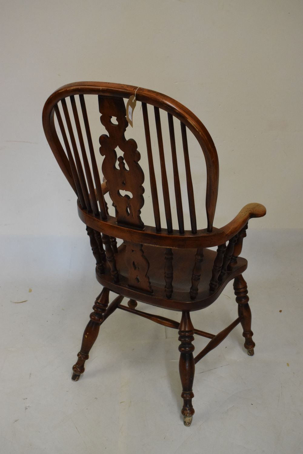 Reproduction elm seat Windsor stickback elbow chair - Image 5 of 6
