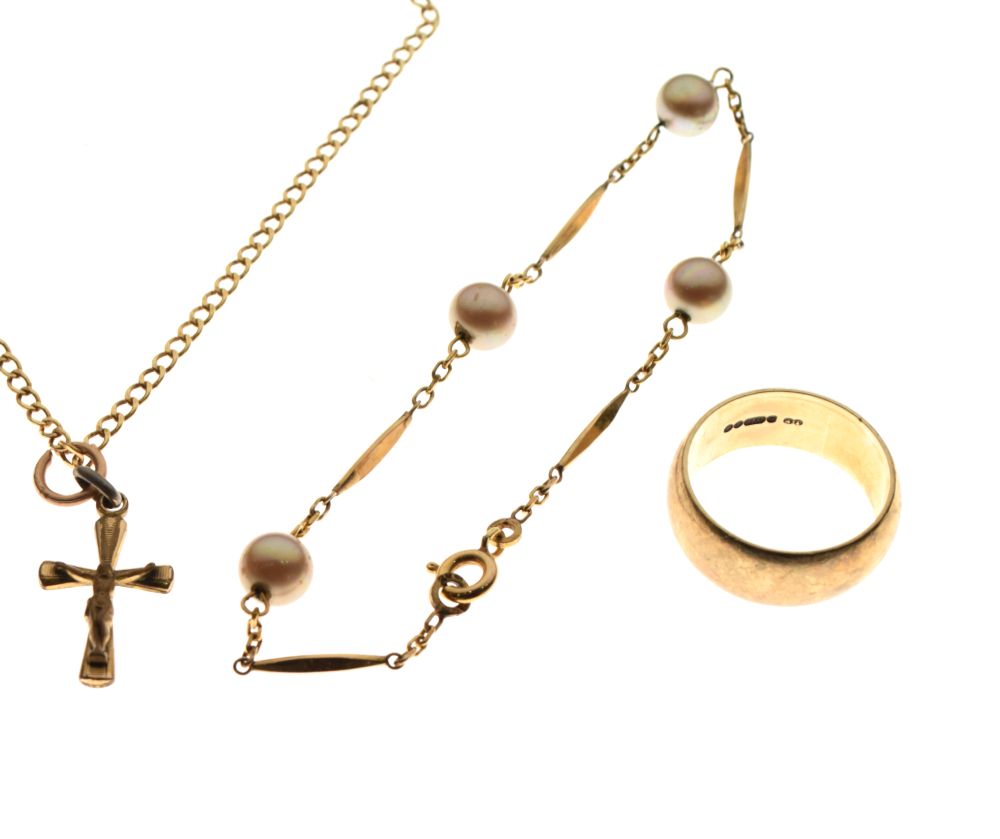 9ct gold wedding band, 9ct gold fine neck chain, crucifix pendant and a bracelet, 11.7g gross approx