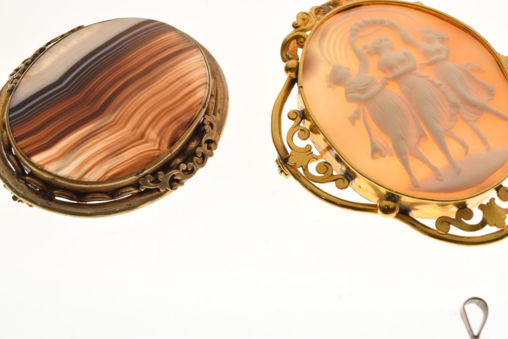 Gilt metal mounted oval cameo depicting The Three Graces, one other cameo pendant, agate set - Image 2 of 5