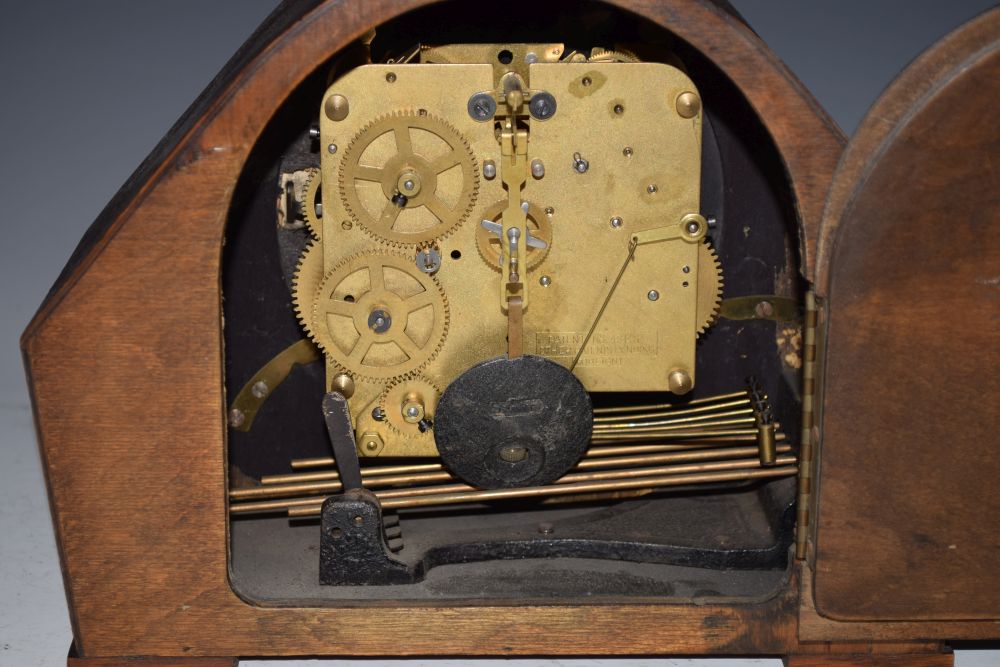 1930's period oak cased mantel clock, having striking and chiming movement, presentation - Image 5 of 5