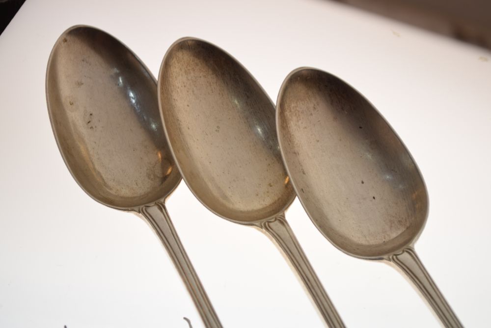 Three Victorian silver Old English Thread pattern tablespoons, London 1860. 6.2toz approx - Image 3 of 9