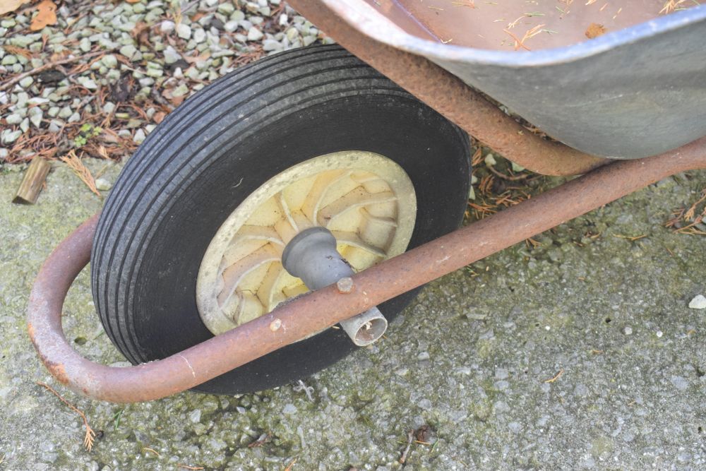 Two builders wheelbarrows - Image 5 of 6