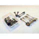 Assorted small silver to include teaspoons, chains, bar brooches, cased thimble etc