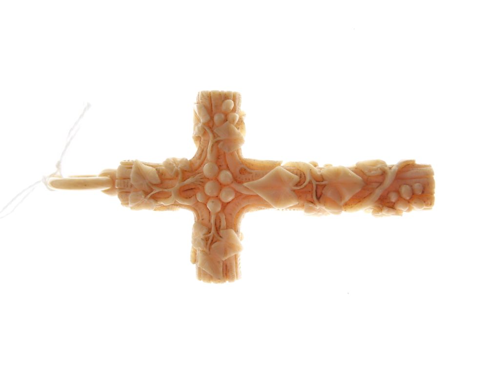 Late 19th/early 20th Century carved ivory cross pendant, 6cm high excluding suspension ring - Image 2 of 5