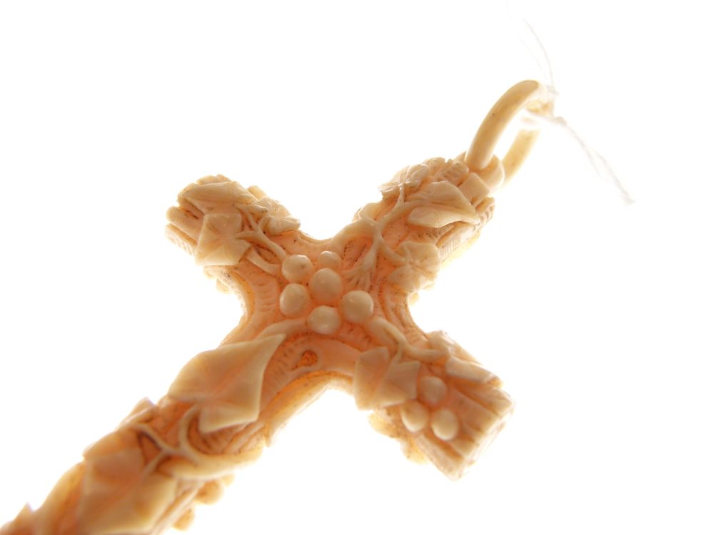 Late 19th/early 20th Century carved ivory cross pendant, 6cm high excluding suspension ring - Image 3 of 5