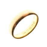 22ct gold wedding band, size O, 5.9g approx