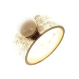 9ct gold ring set single pearl, size M, 6.3g gross approx