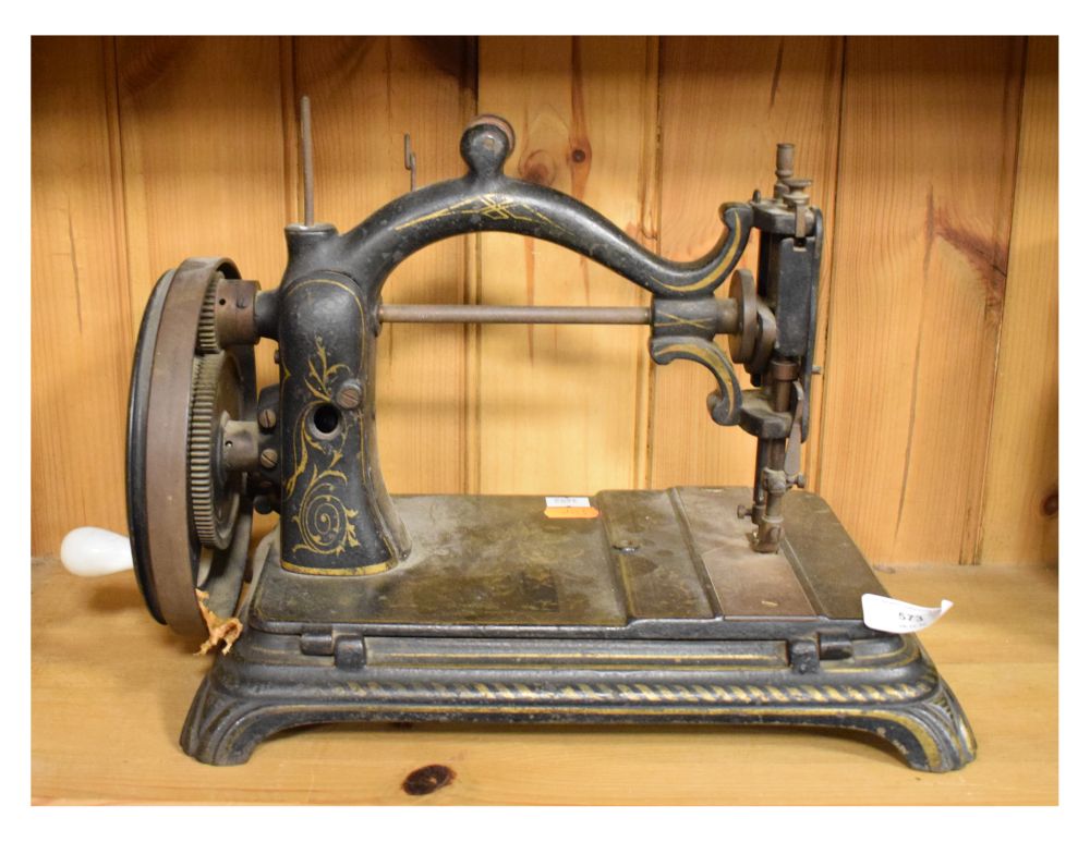 Wing & Co vintage C-frame sewing machine having hinged base, 27cm high