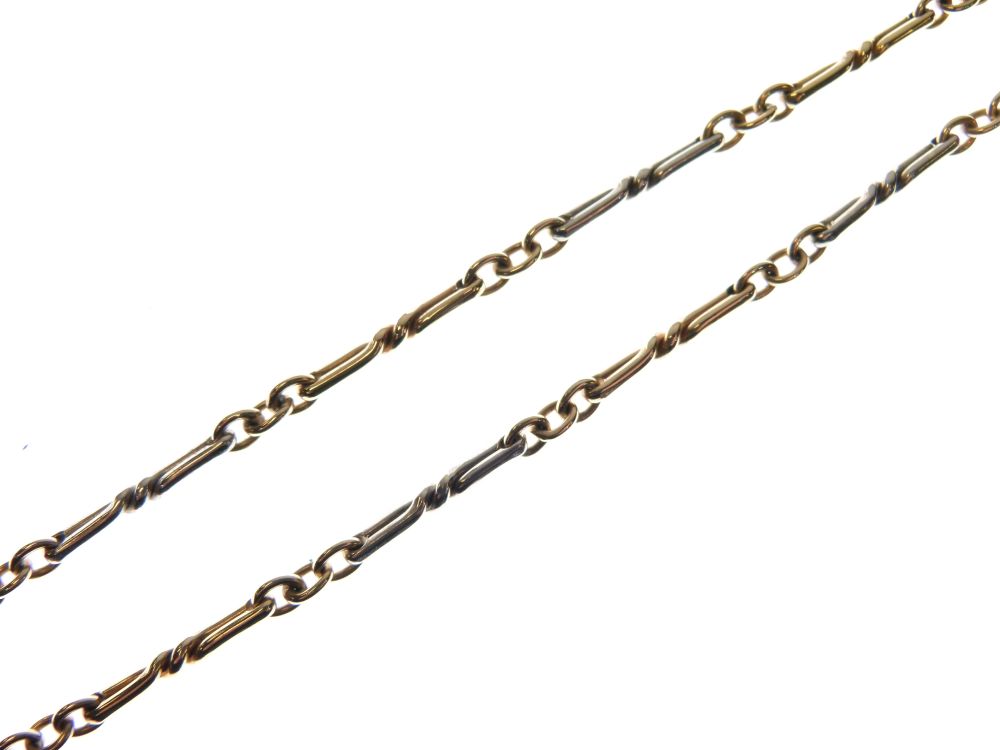 9ct gold necklace of alternate white and yellow gold links, 36cm long, 11.7g approx - Image 2 of 4