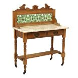 Edwardian pine marble-top wash stand with Art Nouveau tile back and under-tier, 92cm wide
